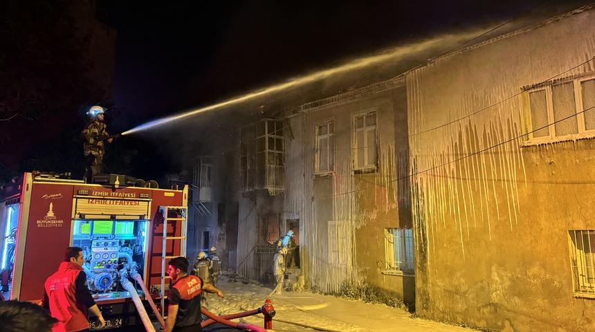 İzmir'de tekstil atölyesinde çıkan yangın söndürüldü