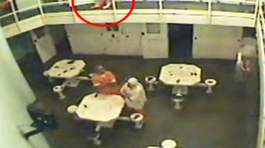 İtiraf&ccedil;ıyı h&uuml;cresinde &ouml;ld&uuml;rd&uuml;ler