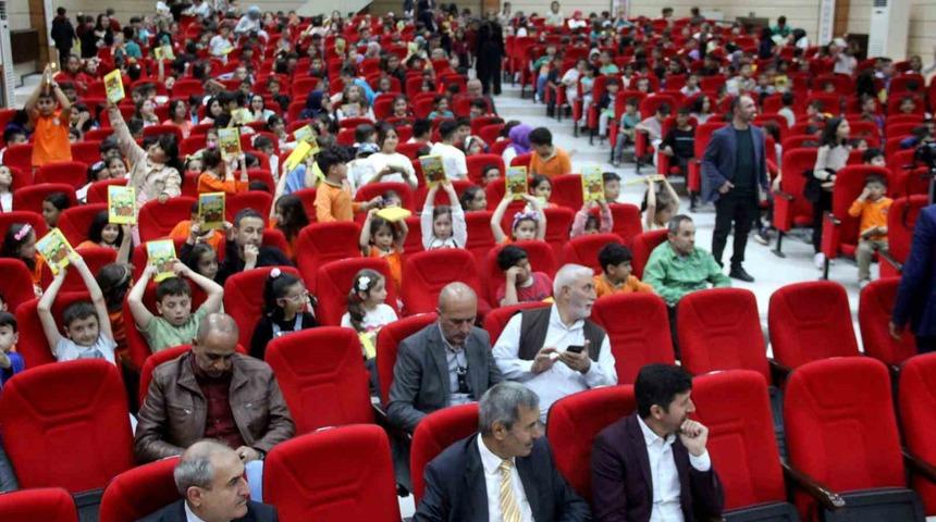 Çizgi kitap kahramanı "Şakrak" Erzincan’da çocuklarla buluştu