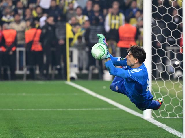 Tam 3 penaltı kurtaran Olympiakos kalecisi Konstantinos Tzolakis'ten maç sonu 'muska' itirafı!