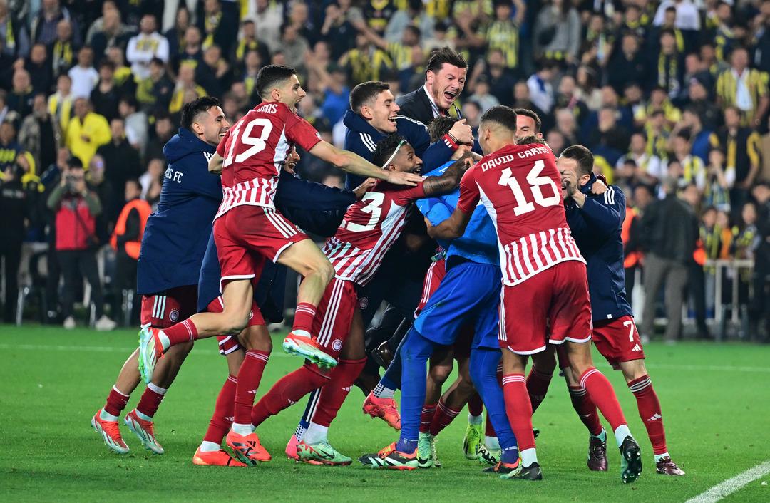Fenerbah&ccedil;e'nin Olympiakos'a İstanbul'da elenmesi sonrası Yunanlar haddini aştı! &Uuml;nl&uuml; gazeteden skandal başlık: "Konstantinopolis..."
