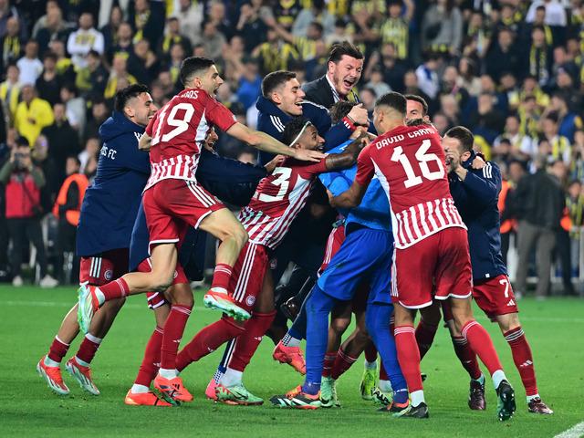 Fenerbahçe'nin Olympiakos'a İstanbul'da elenmesi sonrası Yunanlar haddini aştı! Ünlü gazeteden skandal başlık: "Konstantinopolis..."