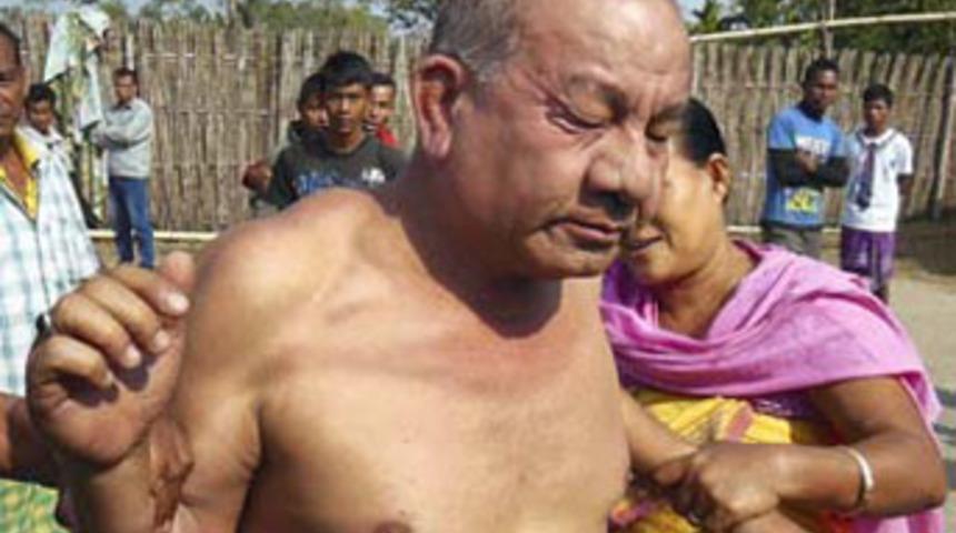 Tecavüzcü politikacıyı linç ettiler