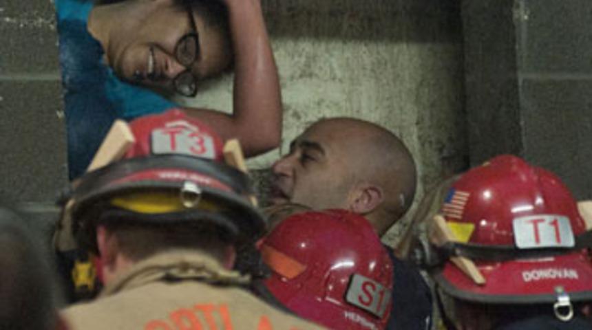 Duvarın arasına sıkışıp kaldı!