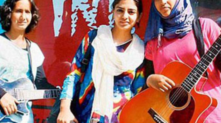 Rock grubuna tecavüz tehdidi