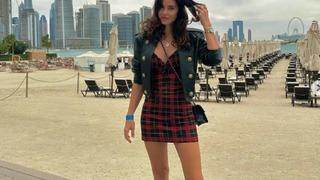 Volkan Demirel'in eşi Zeynep Sever Demirel'in ilginç kombini sosyal medyayı salladı!