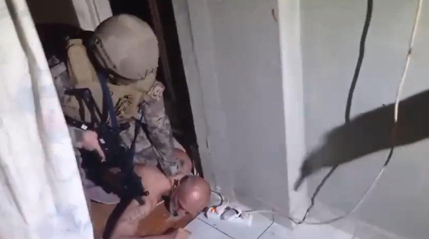 15 yıl kesinleşmiş hapis cezası vardı: Deldiği duvardan kaçmaya çalıştı