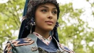 Ünlü oyuncu Aslıhan Karalar o üniversiteden mezun oldu! Cüppe giydi, kep attı...