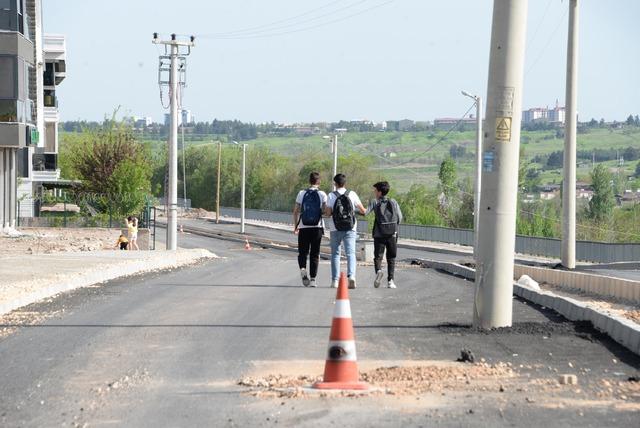 DIYARBAKIR-YOL-YAPIMINDA-ELEKTRIK-DIREKL_41848 (6)