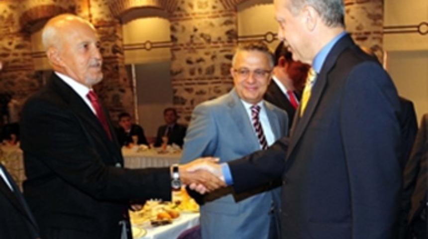 Mehmet Ali Birand i&ccedil;in siyasilerden mesaj