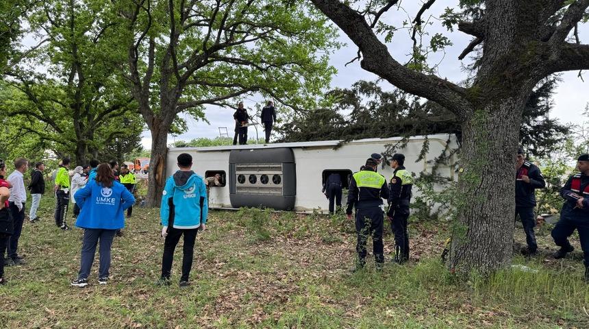 Kırklareli'nde devrilen yolcu otobüsündeki 11 kişi yaralandı
