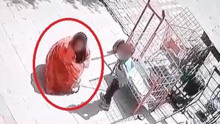 Yer: Bursa! Dükkan önünde duran köpeği önce sevdi sonra çaldı: O anlar kamerada