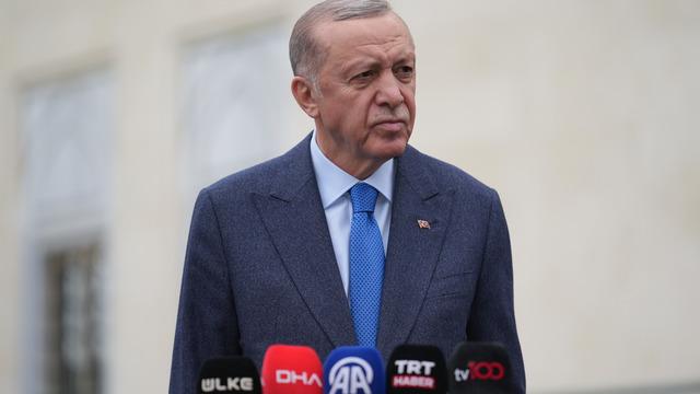 Cumhurbaşkanı Erdoğan cuma namazını Hz. Ali Camisi'nde kıldı