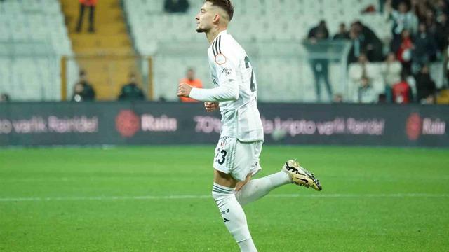 Beşiktaş'ın parlayan yıldızı Ernest Muçi 3. golünü attı!