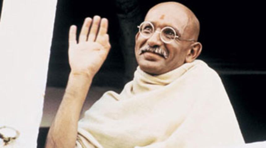 Yine eşcinsel mi iddialarıyla gündemde