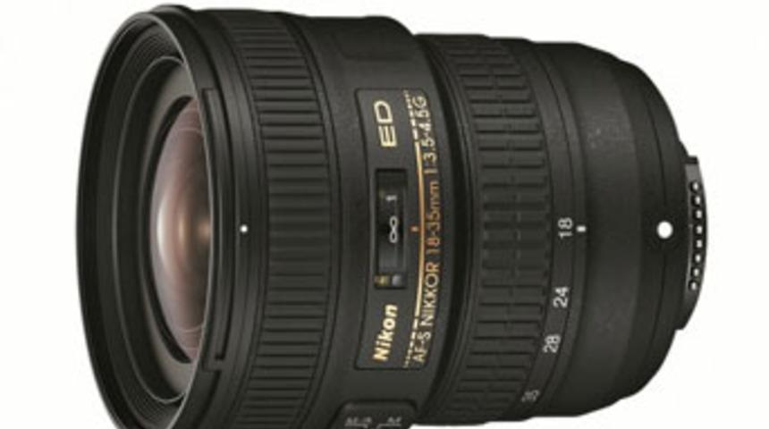 Nikon’dan geniş açılı hafif FX lens