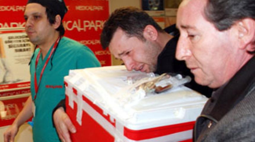 Babasının organlarını elleriyle taşıdı