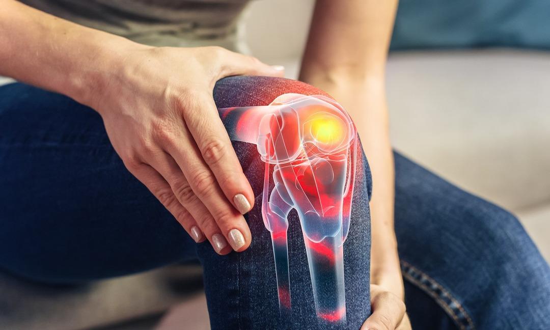 Uzmanı uyardı: Dizlerde ağrı o hastalığın habercisi olabilir! Kadınlarda daha fazla g&ouml;r&uuml;l&uuml;yor