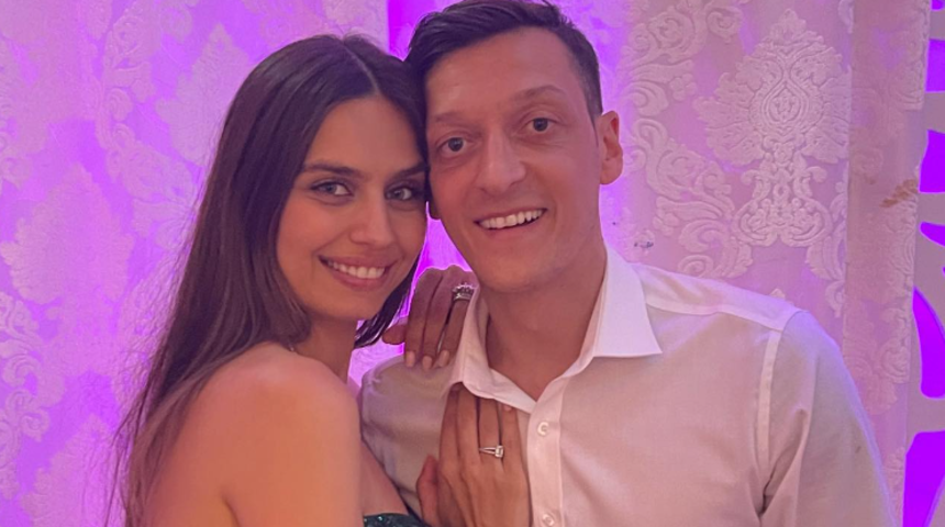 Mesut Özil ile Amine Gülşe 'yeni hobimiz' diyerek paylaştı! O kareye yorum yağdı