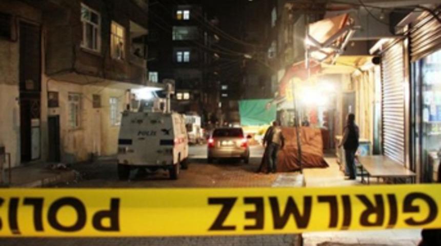 Polise atmak istediği bomba elinde patladı