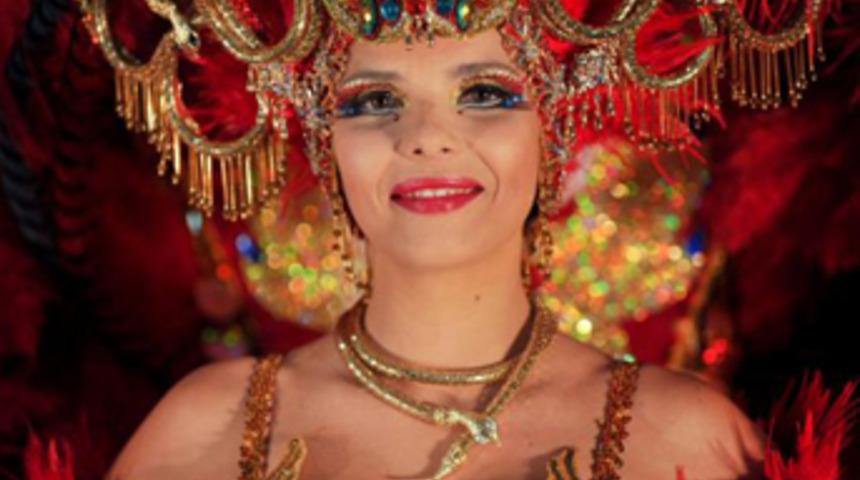 Karnaval kraliçesi yandı