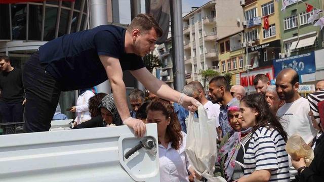 O ilçede halka ücretsiz dağıtılıyor! Belediye yetiştiriyor... 