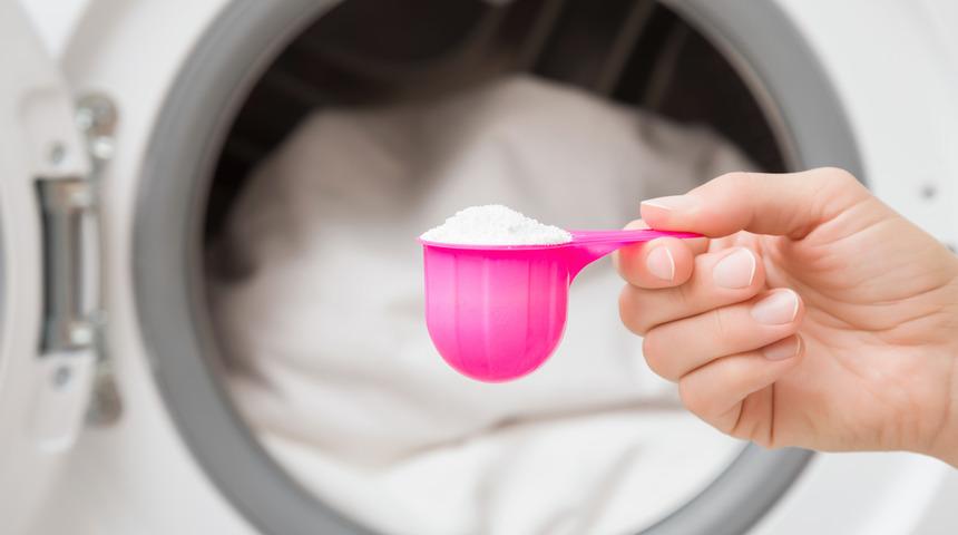 Uzman isimden kritik uyarı: Deterjanlardaki gizli tehlike! Deri yoluyla v&uuml;cuda giriş yapıyor