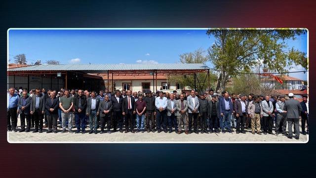 O kentte köylüler yağmur duasına çıktı! 'Tarladaki ürünlerimiz susuz kaldı' Belediye Başkanı da katıldı