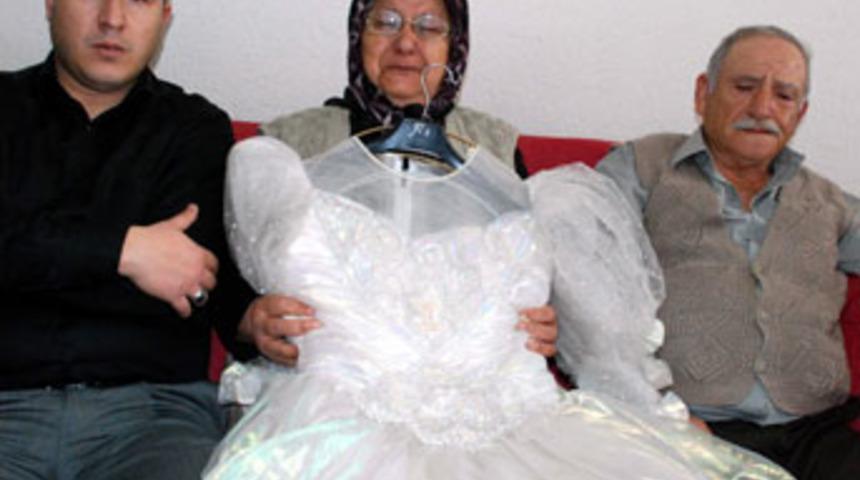 Annesinin gelinliğiyle uğurlanacak