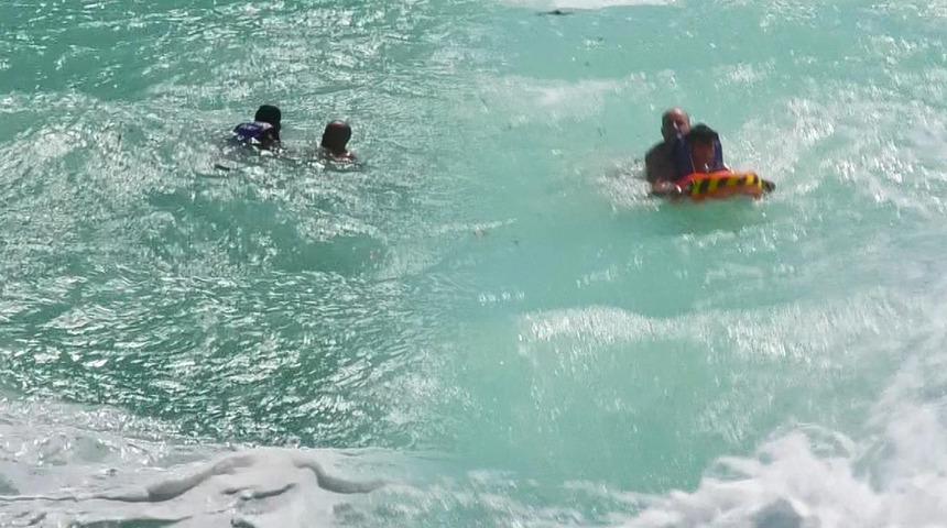 Yer: Antalya! Ölümden döndüler, boğulmaktan robot kurtardı