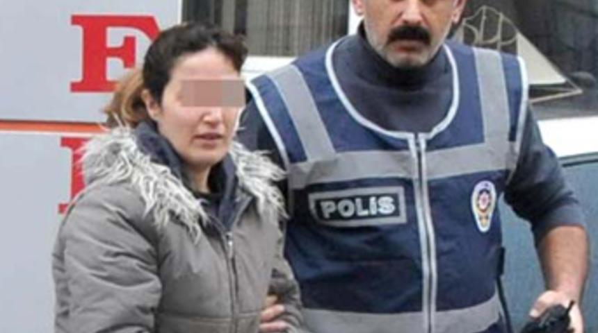 Eşi ve dostunu bıçakla yaraladı