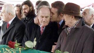 Sarıgül'den güldüren öpücük