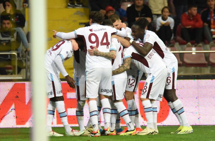 Trabzonspor, Burak Yılmaz'ın ekibi Kayserispor'u deplasmanda 2-1 mağlup ederek küme düşme hattını karıştırdı... 18712940-728xauto