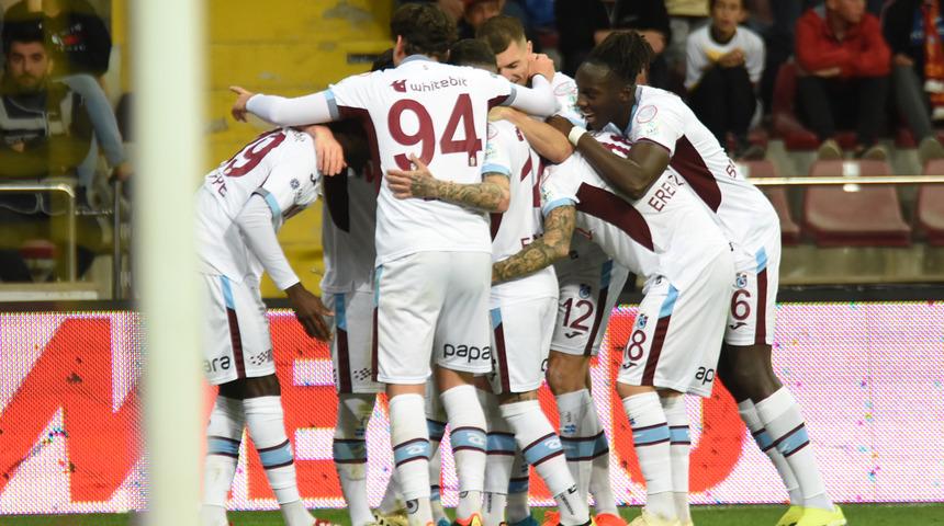 Trabzonspor, Burak Yılmaz'ın ekibi Kayserispor'u deplasmanda 2-1 mağlup ederek küme düşme hattını karıştırdı...