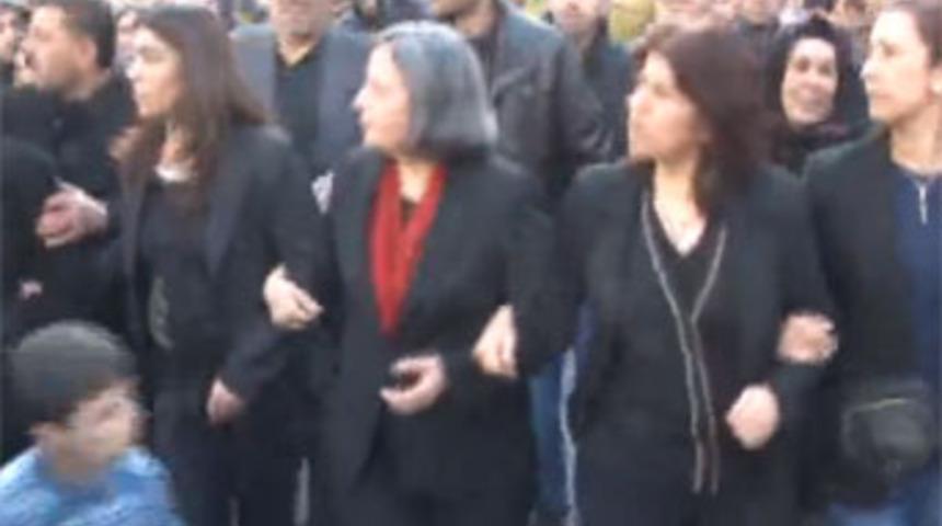 'Kanunsuz eylemde ne işiniz var?'