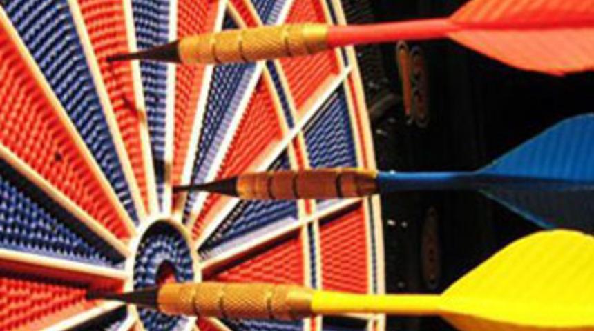 Başbakan'ın fotoğrafına ok atmaya 2 yıl hapis