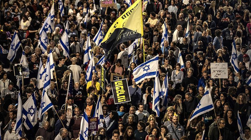 İsrail'de binlerce kişi sokaklara indi! Hükümetin istifasını istedi