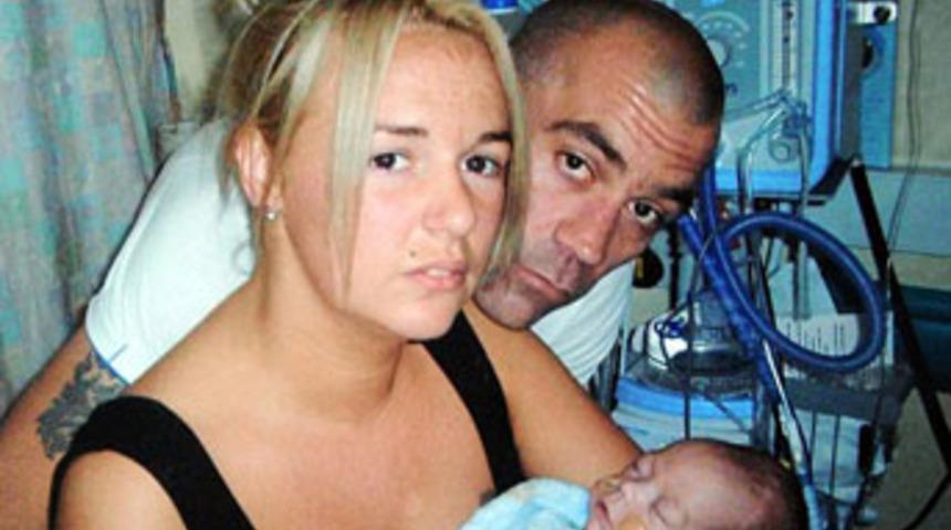 Babanın &ouml;p&uuml;c&uuml;ğ&uuml; &ouml;ld&uuml;rd&uuml;!