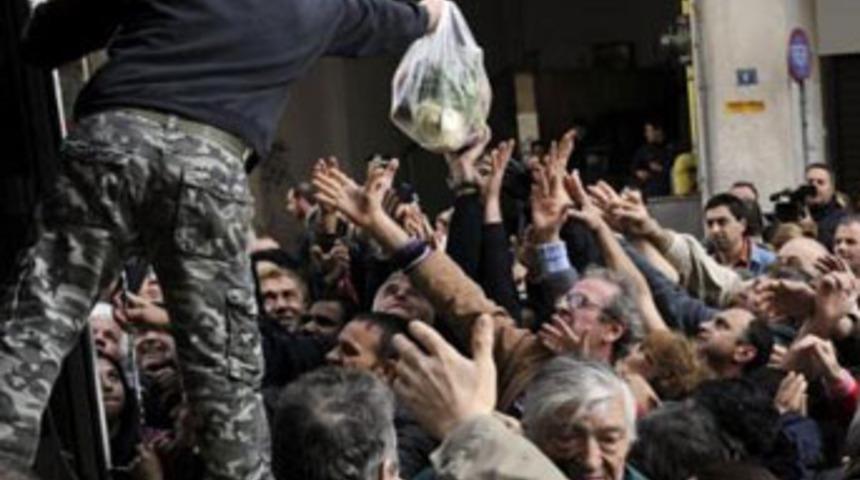 Bedava meyve-sebze izdihamı