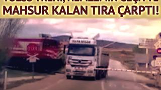 Yolcu treni, hemzemin geçitte mahsur kalan tıra çarptı! Korkunç kaza kamerada