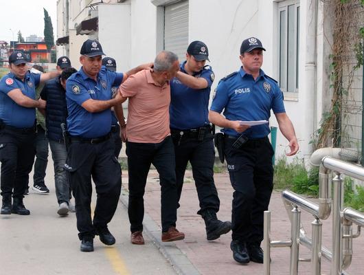 Polise silah çekip tehdit etti, kimliği şaşkına çevirdi! 'Sizi geberteceğim'