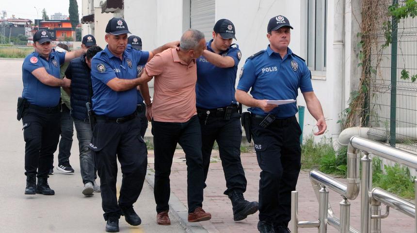 Polise silah çekip tehdit etti, kimliği şaşkına çevirdi! 'Siz kimsiniz? Sizi geberteceğim'