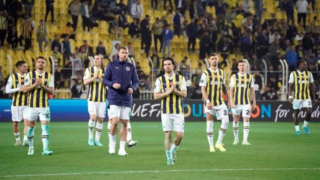 Fenerbahçe'de ayrılık vakti! 3 ismin bileti kesildi