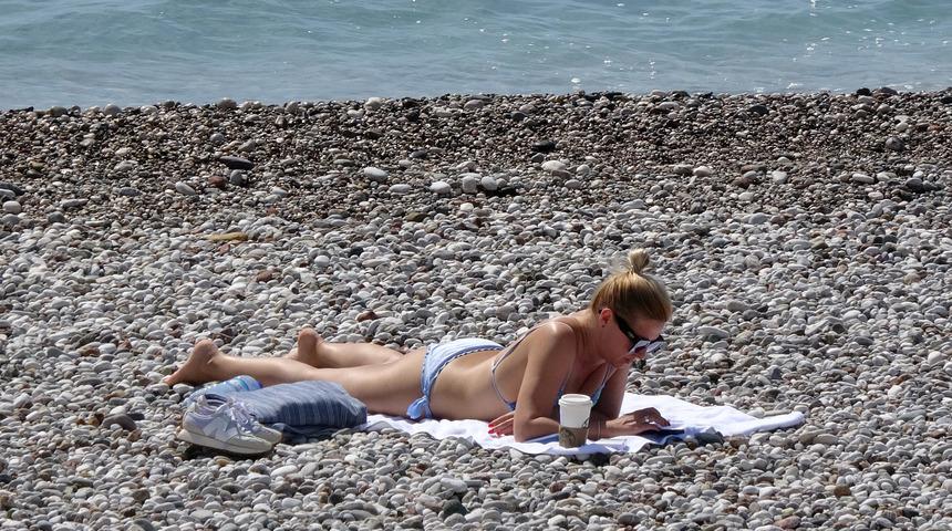 Fırtına sonrası deniz keyfi! Sahiller doldu taştı