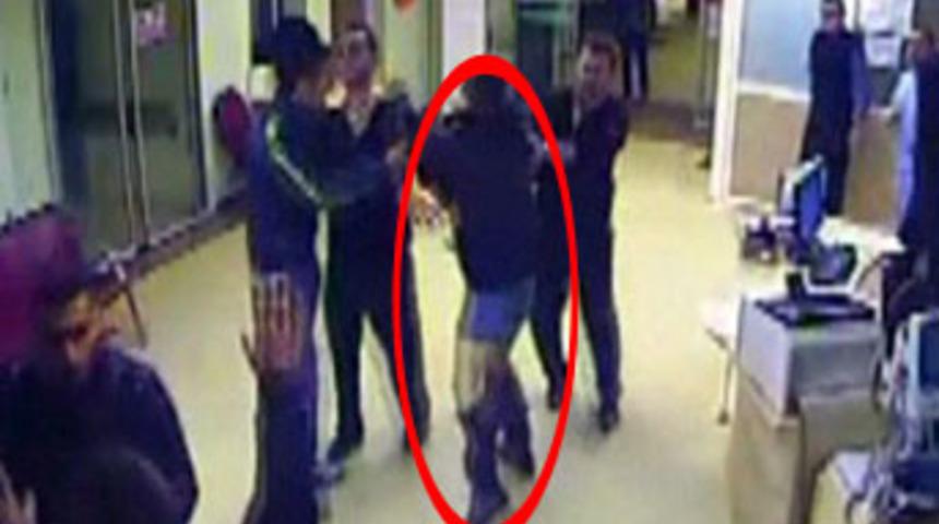 Kemeri &ccedil;ıkarıp saldırdı pantolonu d&uuml;şt&uuml;