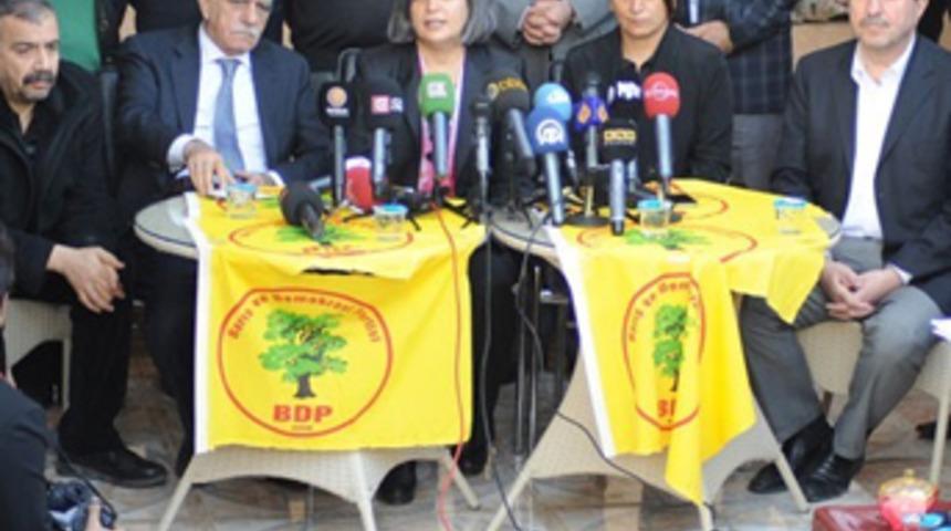 Barzani'den BDP heyetine u&ccedil;ak jesti