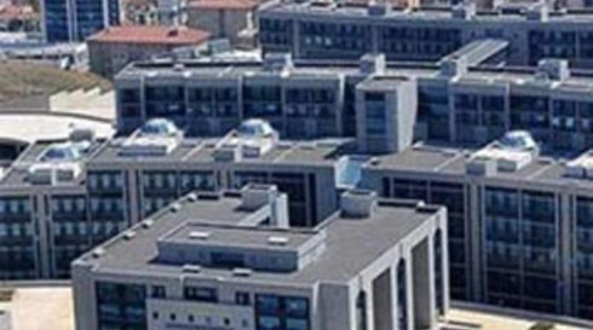 Adliye yangın merdiveninde seks iddiası!