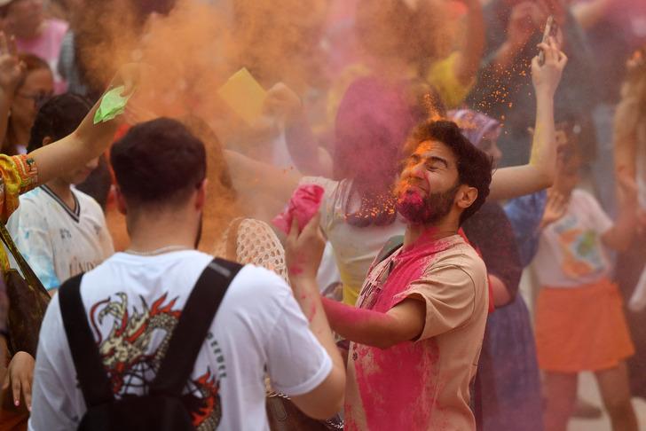 Burası Rio değil Adana! İşte 12. Uluslararası Portakal Çiçeği Karnavalı'ndan birbirinden renkli görüntüler G2
