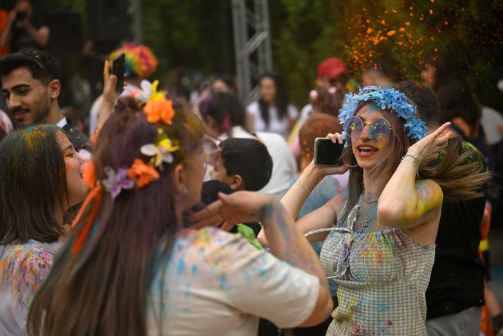 Burası Rio değil Adana! İşte 12. Uluslararası Portakal Çiçeği Karnavalı'ndan birbirinden renkli görüntüler G3