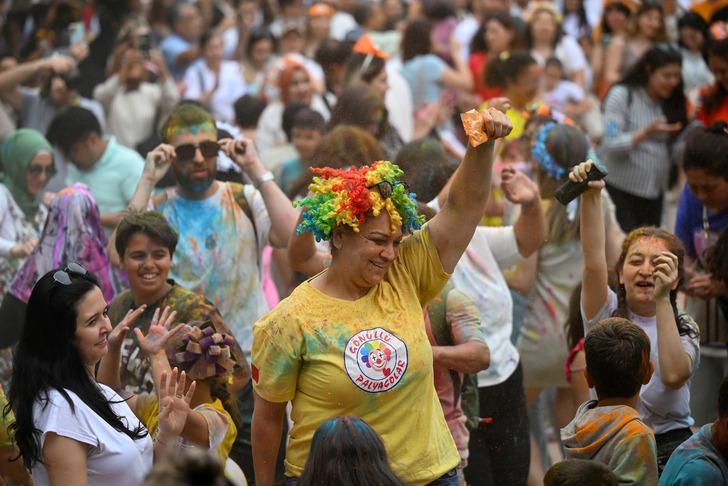 Burası Rio değil Adana! İşte 12. Uluslararası Portakal Çiçeği Karnavalı'ndan birbirinden renkli görüntüler G4
